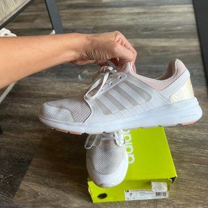 Adidas Cloud Foam Women Sneaker Size 7
